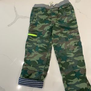 Mini Boden camo cosy lined cargo pants (6y)